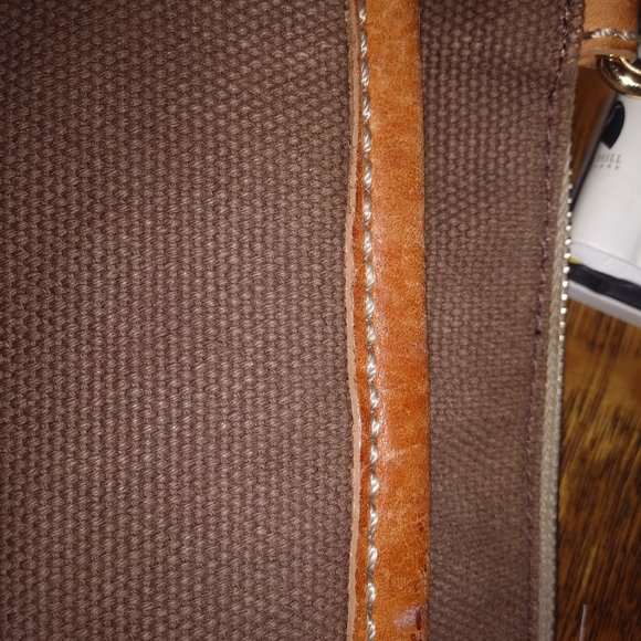 Brighton Canvas Messenger Bag. - Picture 6 of 6